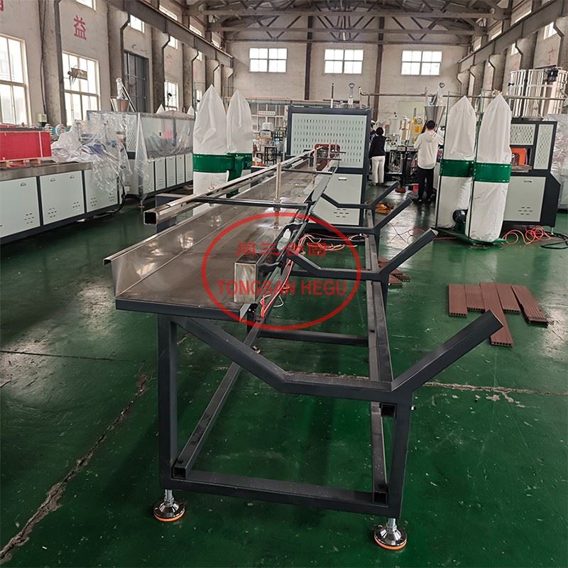Recycled Plastic HDPE WPC Floor Board Extrusion Machine price