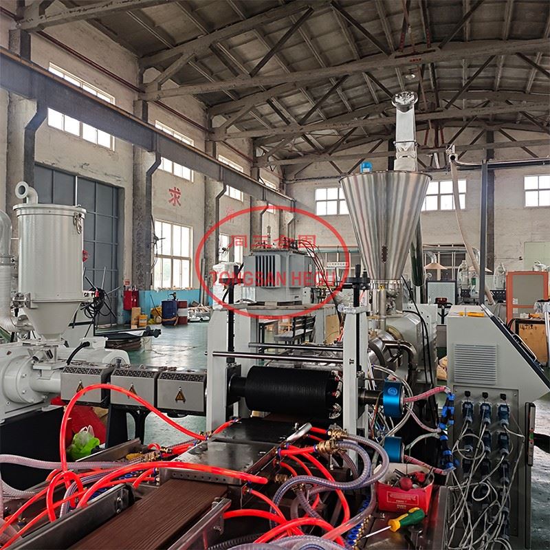 Recycled Plastic HDPE WPC Floor Board Extrusion Machine suppliers